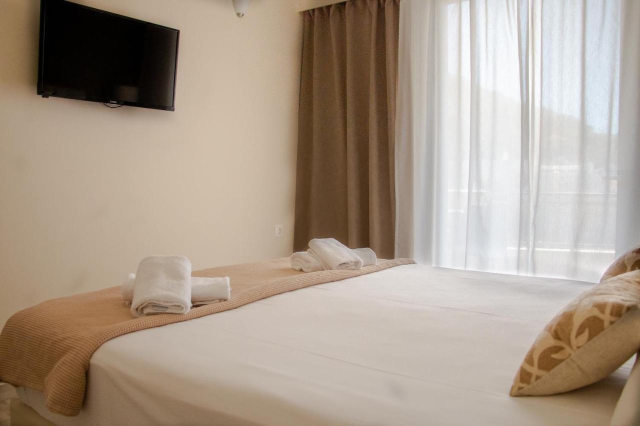 Helen Hotel Poros Town Bagian luar foto